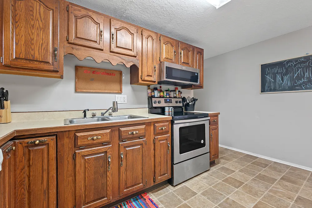 5 bed, 2.5 bath, 1872 sqft, $1,950 — Photo 3