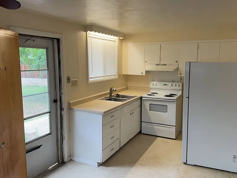 3206 N Hancock Ave — Photo 7