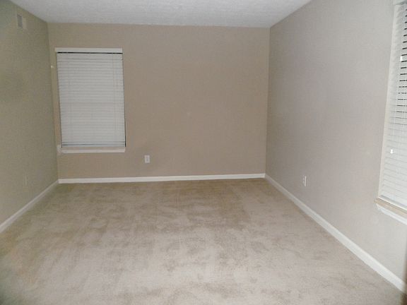 5th image of 61208 Greenwood Dr