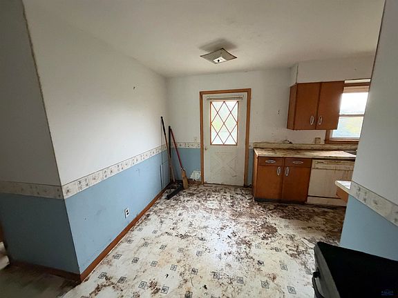 3rd image of 2818 Elm Ave