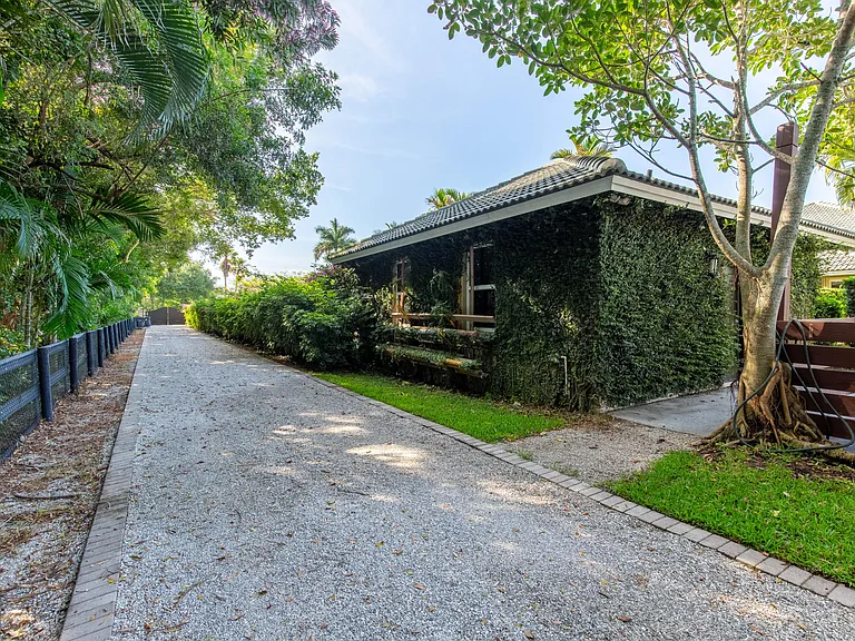2583 Appaloosa Trl — Photo 35