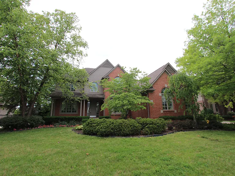 18547 Clairmont Cir E — Photo 1