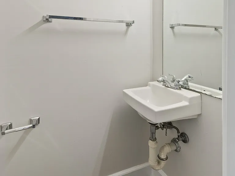 531 W Ormsby Ave #4 — Photo 8