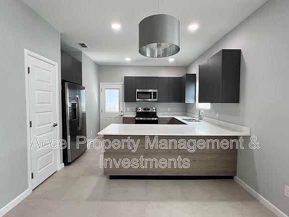 3rd image of 822 N Abbey Ave #4