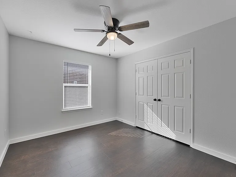 605 Clearbrook St — Photo 16