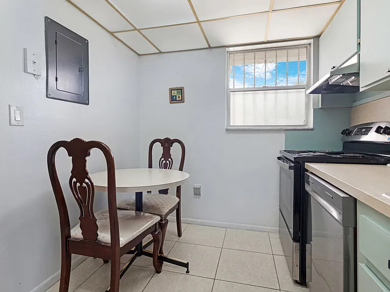 1740 Jefferson Ave #8 — Photo 17