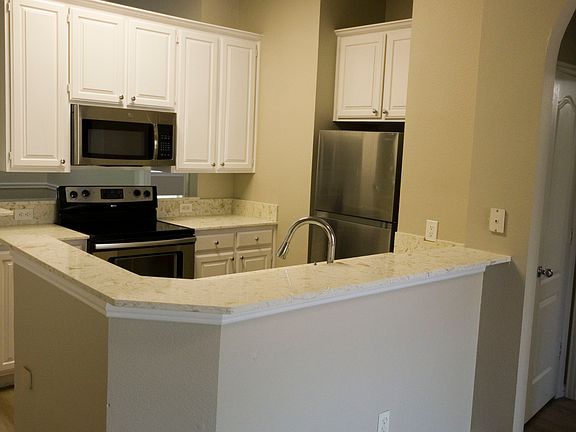 5th image of 1501 Cedar Elm Dr APT 201