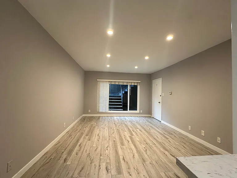 7555 De Longpre Ave #9 — Photo 17