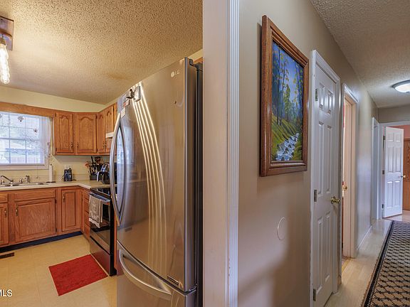 3rd image of 3358 Greenwood Dr