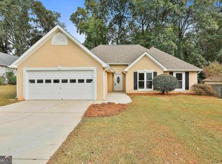 155 Kent Dr, Fayetteville, GA 30214