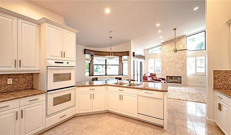 50 Bay Colony Dr — Photo 10