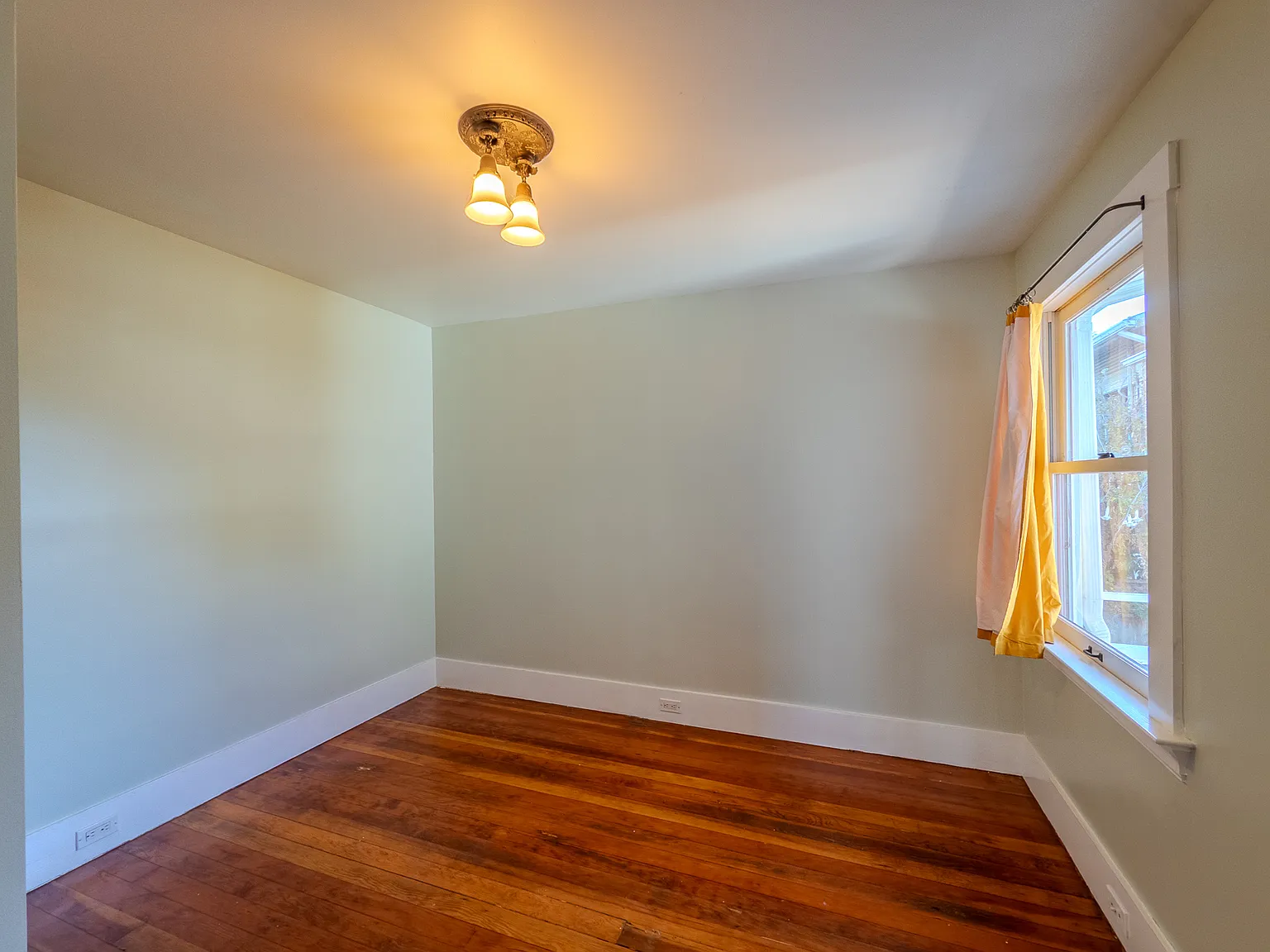 4 bed, 2.5 bath, 1363 sqft, $5,895 — Photo 4