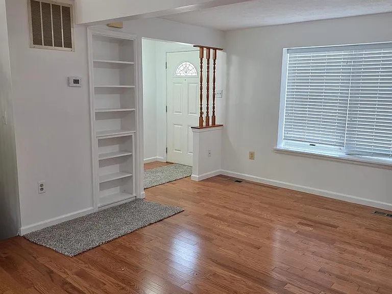52 Chins Ct — Photo 3