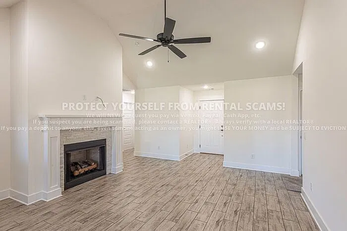 3 bed, 2.0 bath, 1701 sqft, $1,850 — Photo 2