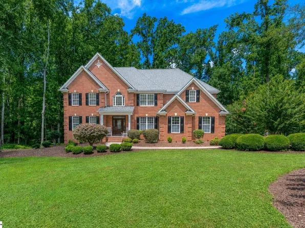 103 Country Club Dr, Laurens, SC 29360