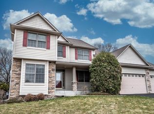 906 Ridgecrest Dr, Carver, MN 55315