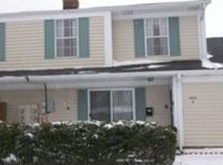 6808 Colonial Dr APT D, Mentor, OH 44060