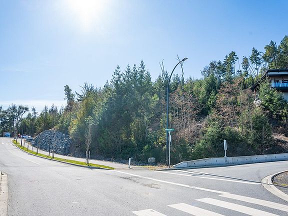 4th image of 4985 Broad Ridge Pl