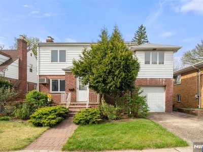 226 Mohegan Way, Fort Lee, NJ, 07024