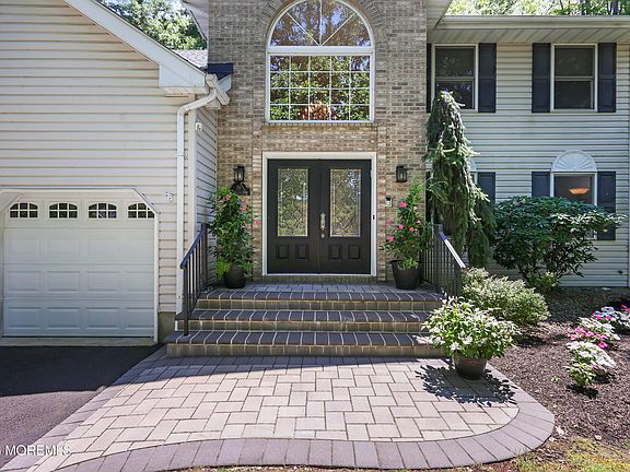 3rd image of 19 Vail Valley Drive