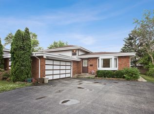 1028 Crestview Dr, Lemont, IL 60439