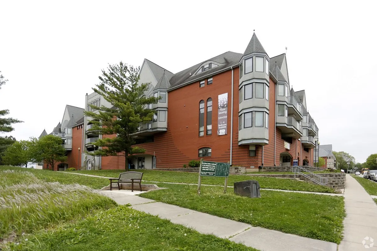 Building Photo - 1806 S Cottage Grove Ave
