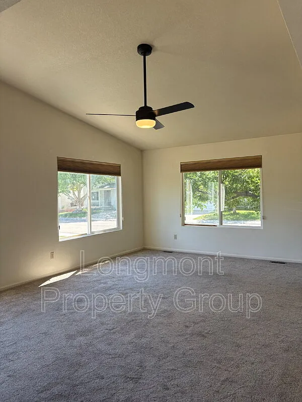 3 bed, 2.0 bath, 2137 sqft, $2,600 — Photo 2