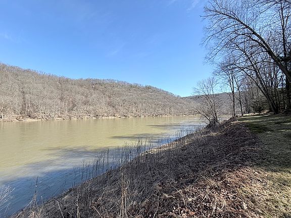 4th image of 689 Sundew Rd