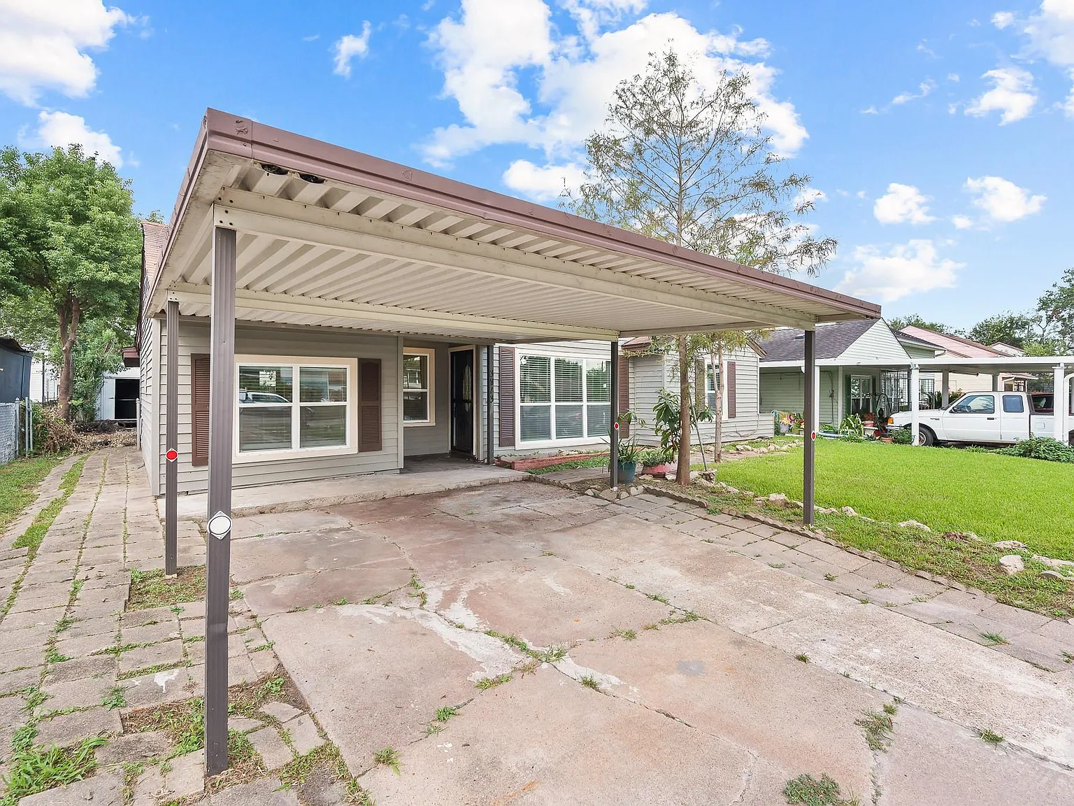 4 bed, 2.0 bath, 2060 sqft, $1,900 — Photo 3