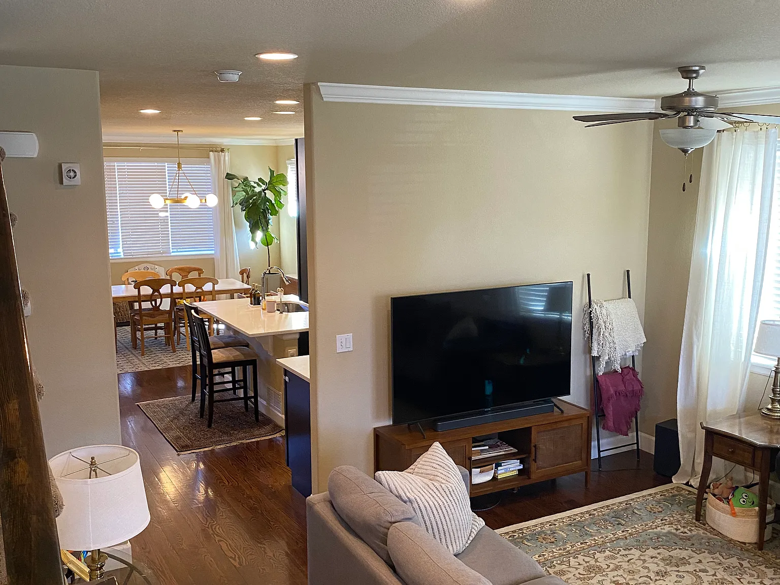 4 bed, 2.5 bath, 2877 sqft, $3,750 — Photo 2