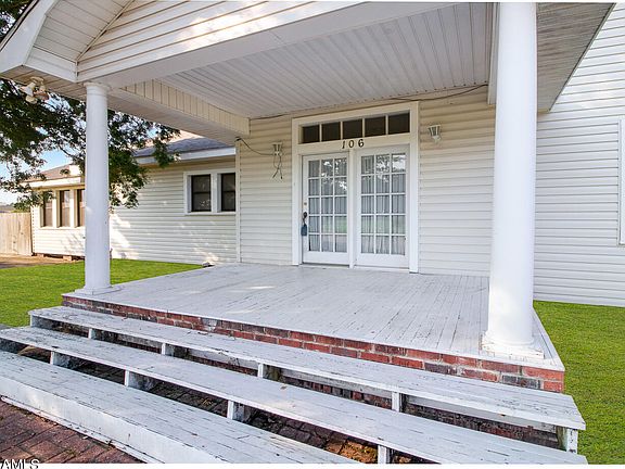 3rd image of 106 Oak Tree Park Dr