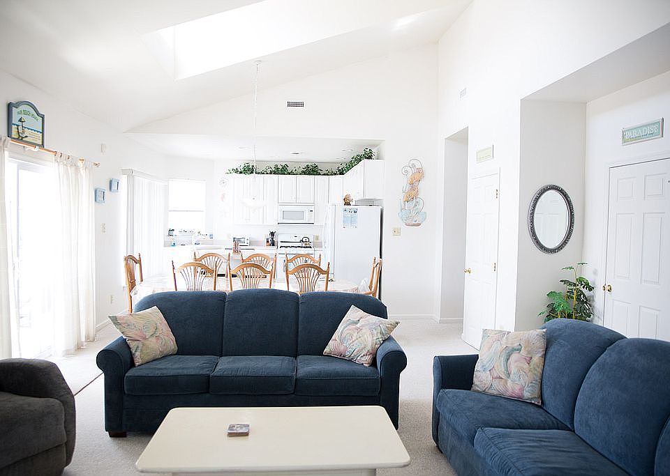 1st image of 805-07 Plymouth Pl #2