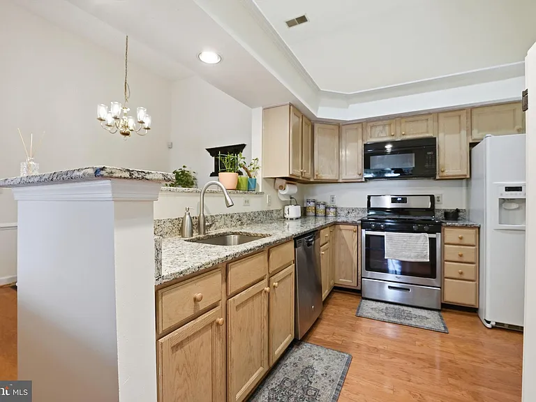9224 Cardinal Forest Ln #J — Photo 10