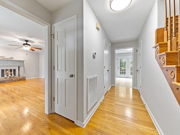 5th image of 1921 Claymont Dr