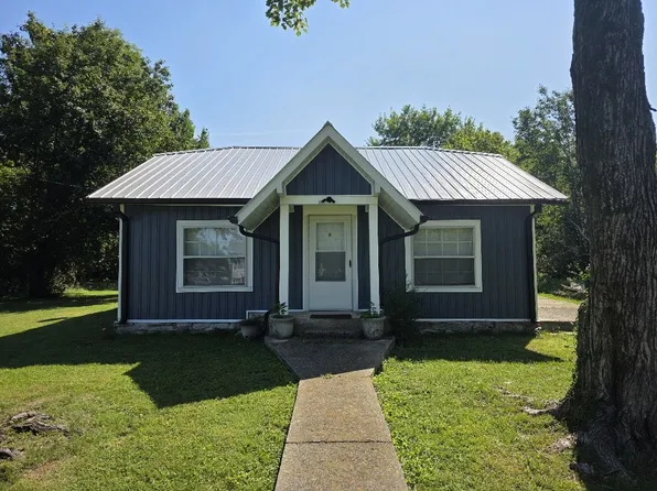 2010 Old Highway 31 E, Westmoreland, TN 37186