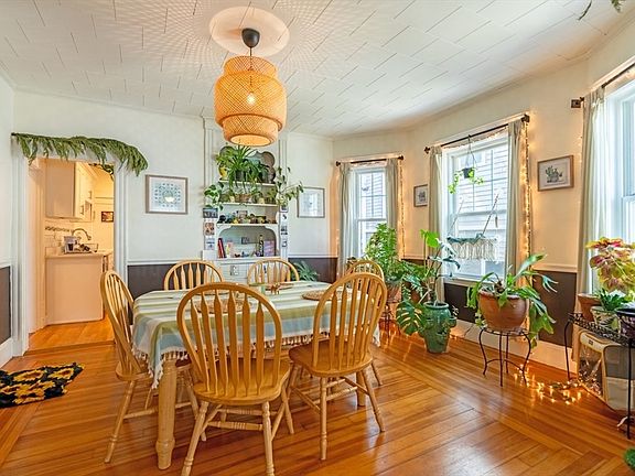 5th image of 40 Tanager St