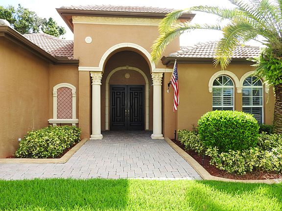 4th image of 822 SW Grand Reserves Blvd