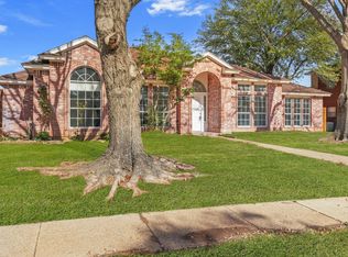 2912 Olympia Dr, Grand Prairie, TX 75052