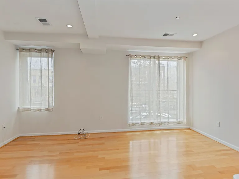 329 Rhode Island Ave NE #103 — Photo 6