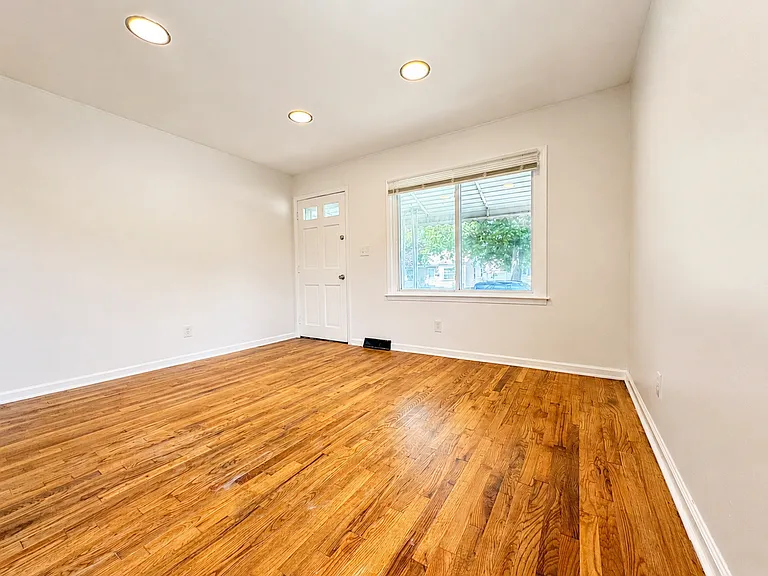 12524 Prospect Ave — Photo 6