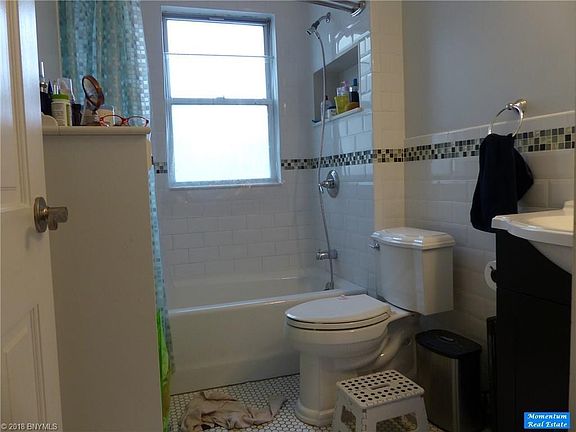 4th image of 66 Highlawn Ave