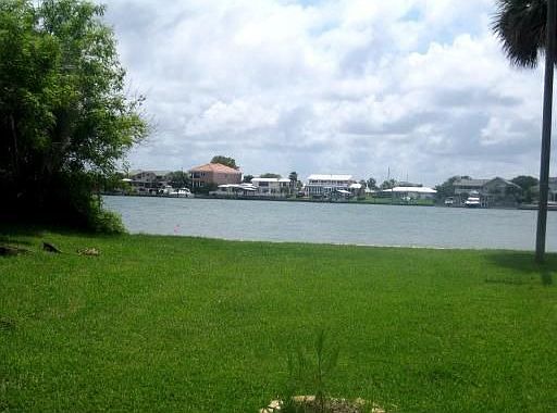 4th image of 801 Bay Esplanade