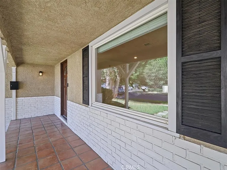 15460 Sylvan St — Photo 39