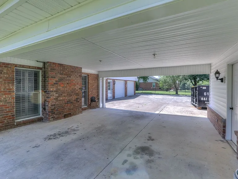 2303 Friendship Dr — Photo 28
