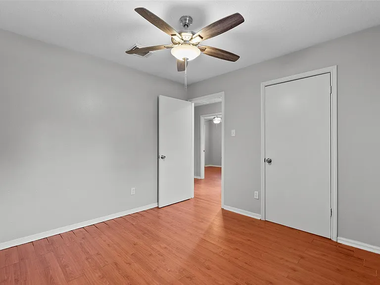 15834 Constitution Ln — Photo 23