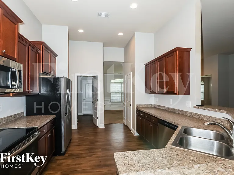 1000 Yorkshire Dr — Photo 6