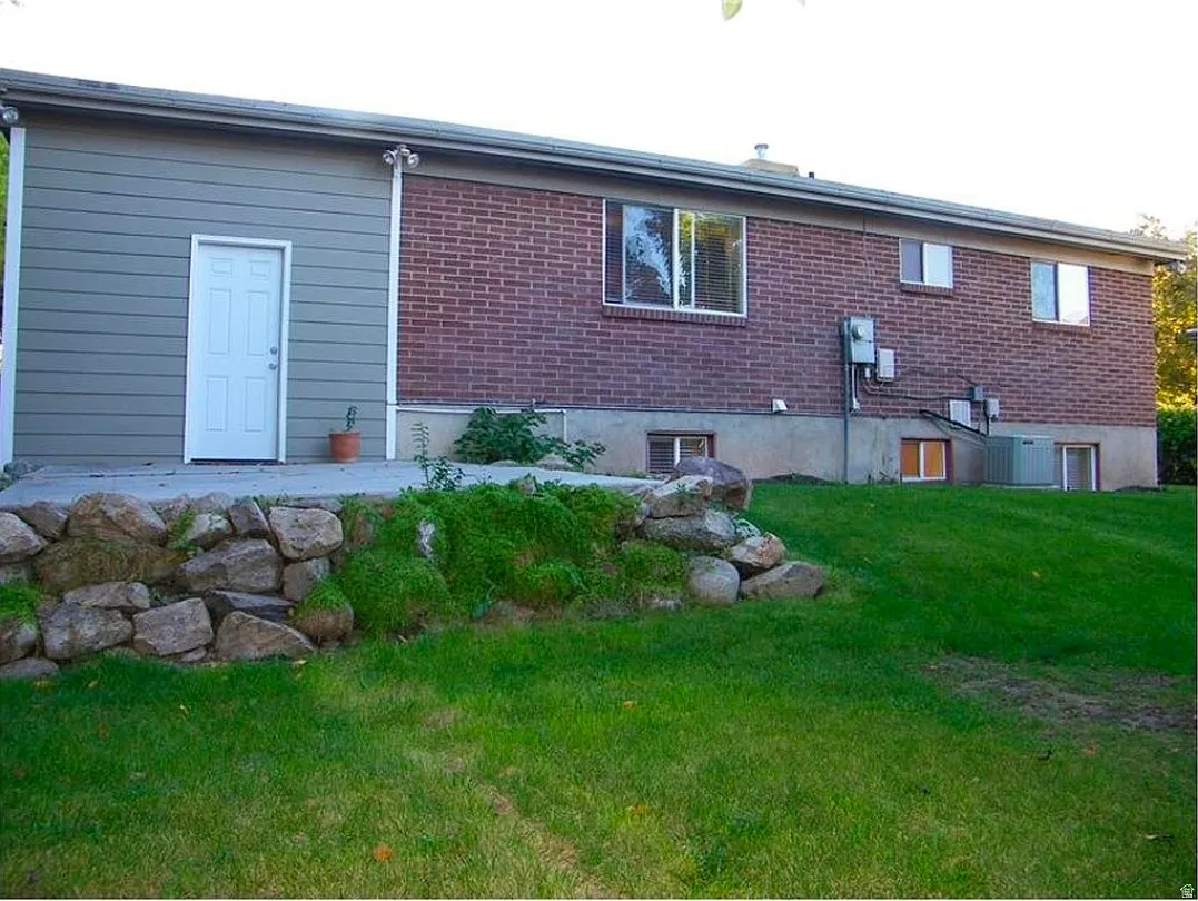 4 bed, 1850 sqft, $2,395 — Photo 3