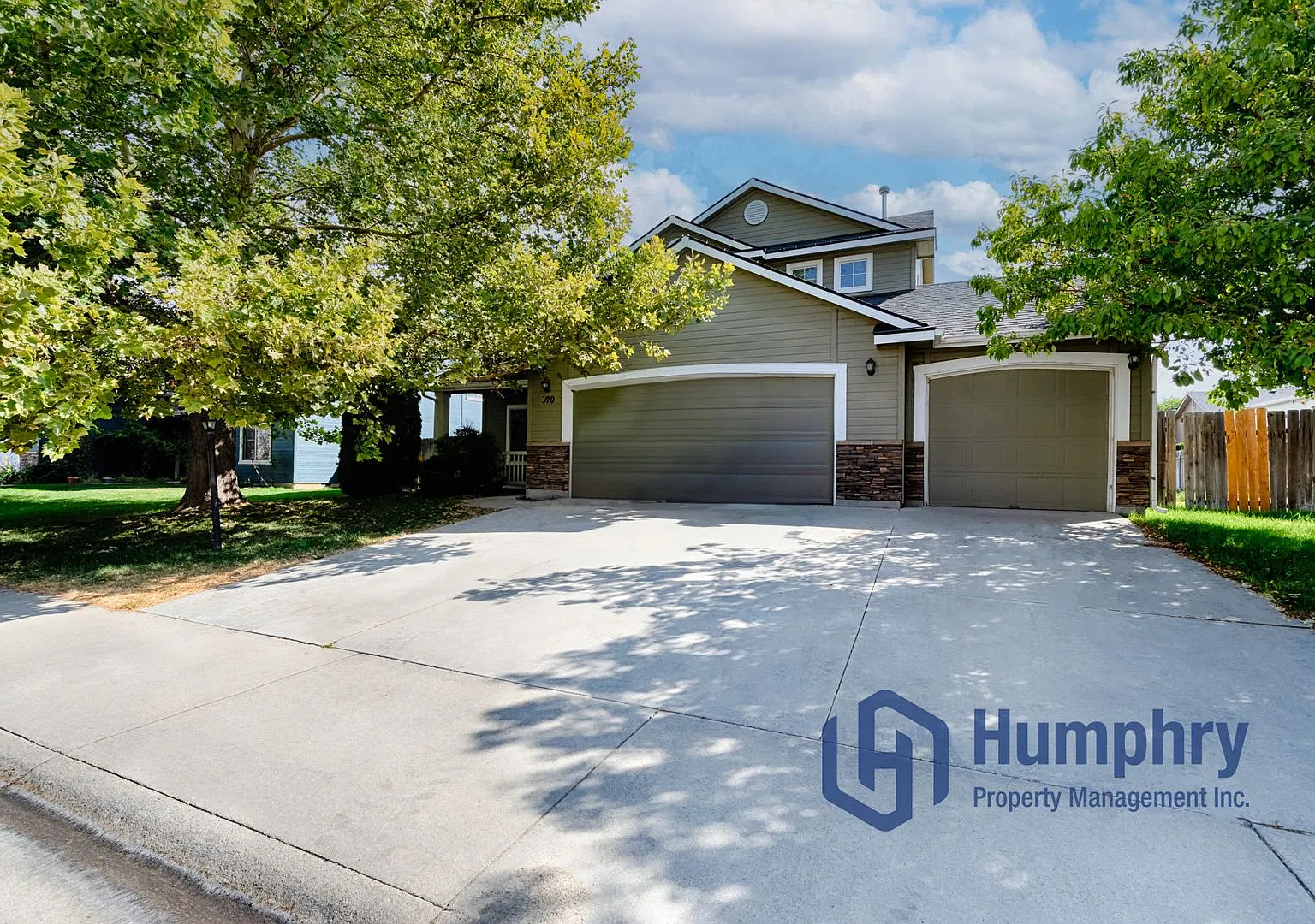 Beautiful home in Castlebrook Subdivision — Photo 2