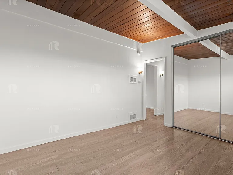 (An/Ti/Yo:B) 4232-4234 Mary Ellen Avenue — Photo 5