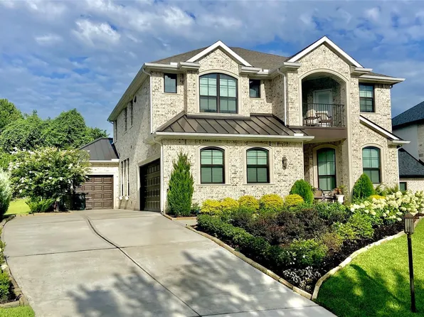 310 Edgewood Dr, Montgomery, TX 77356